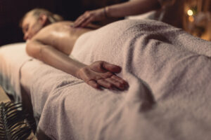 massage-concept-with-woman